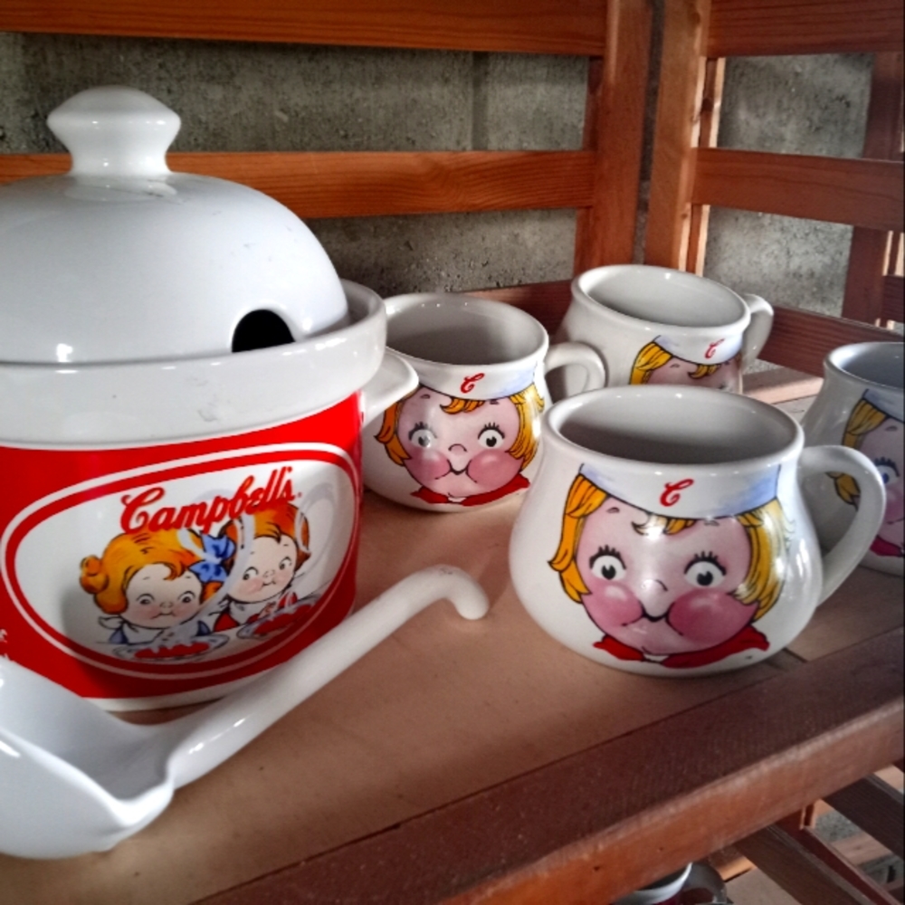 Campbell's Soup Serving Pot and Soup mug set with ladle.
